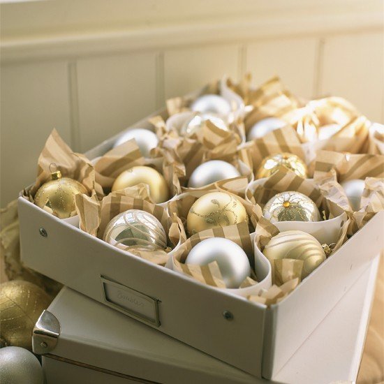 Great-tips-storing-Christmas-decorations-reusing-materials